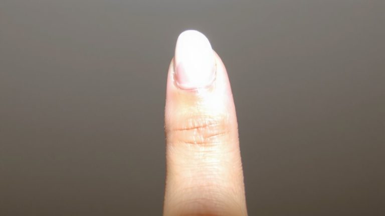 align stiletto tips centrally