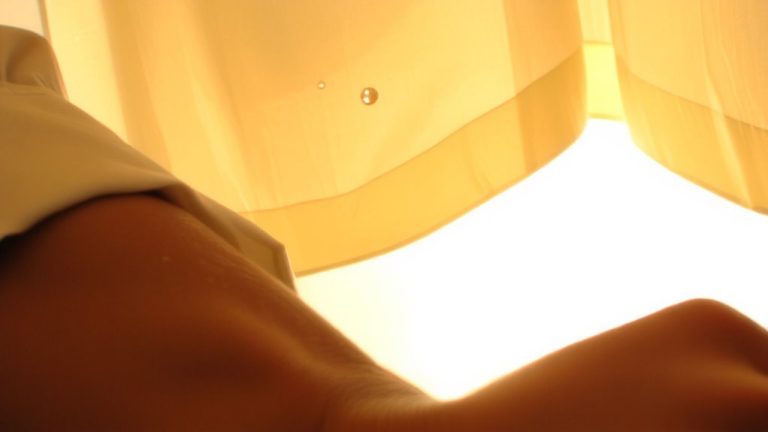 apply perfume to skin