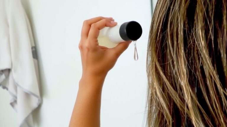 apply to damp hair