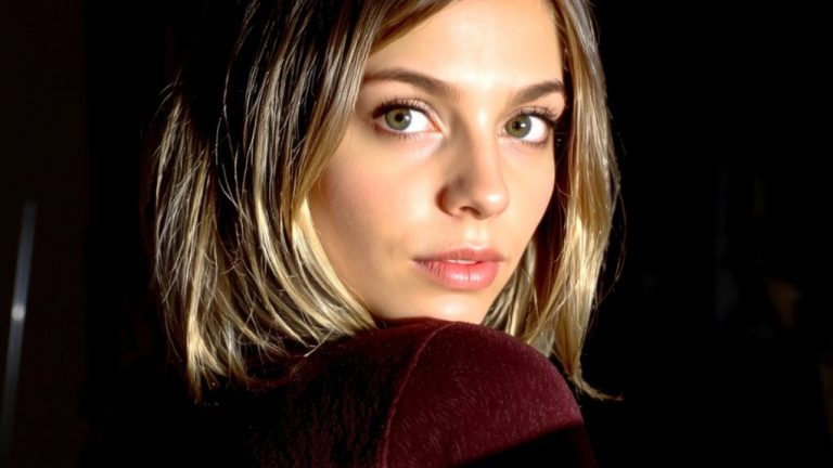 best colors for green eyes and blonde hair