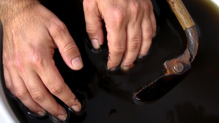 charcoal extract hand soak