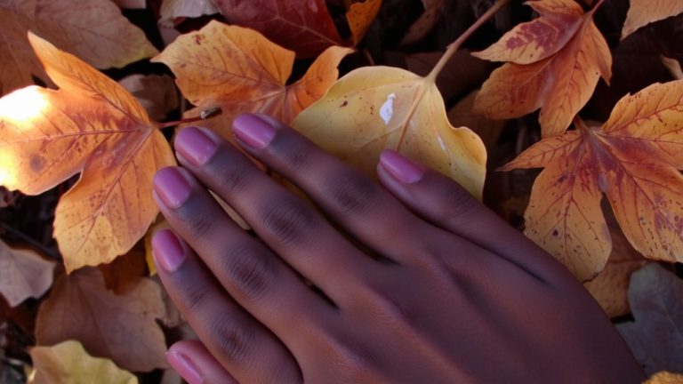 fall nails for brown skin
