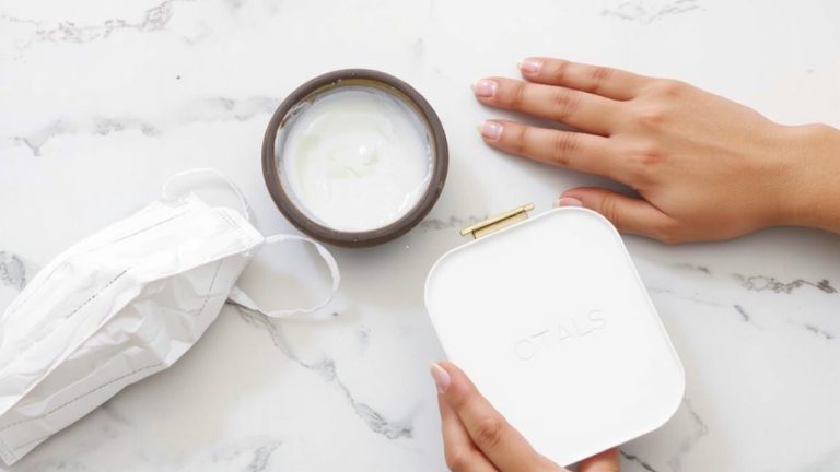 lightweight moisturizers for maskne prevention