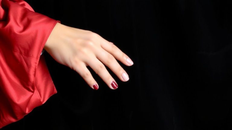 nail colors for red dress