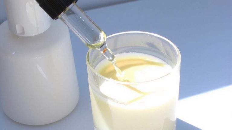 prevent yellowing in stored white gels