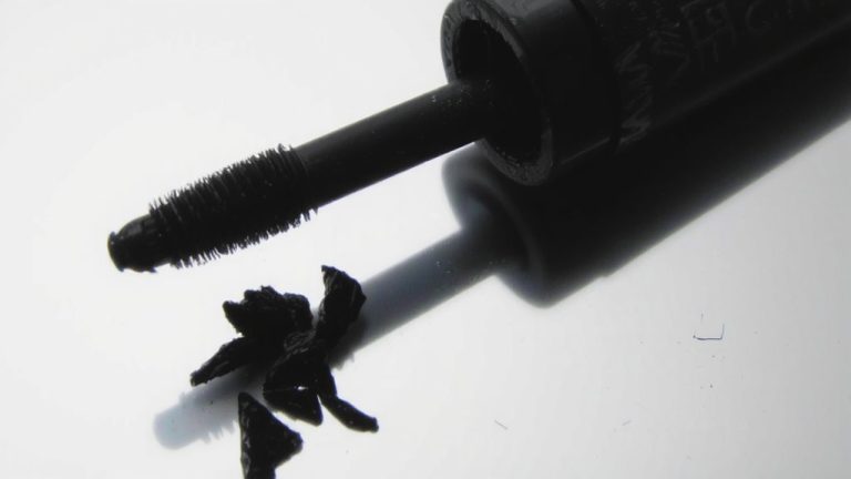 replace mascara to avoid bacteria
