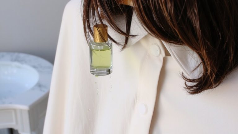 spray fragrance on hair and clothes